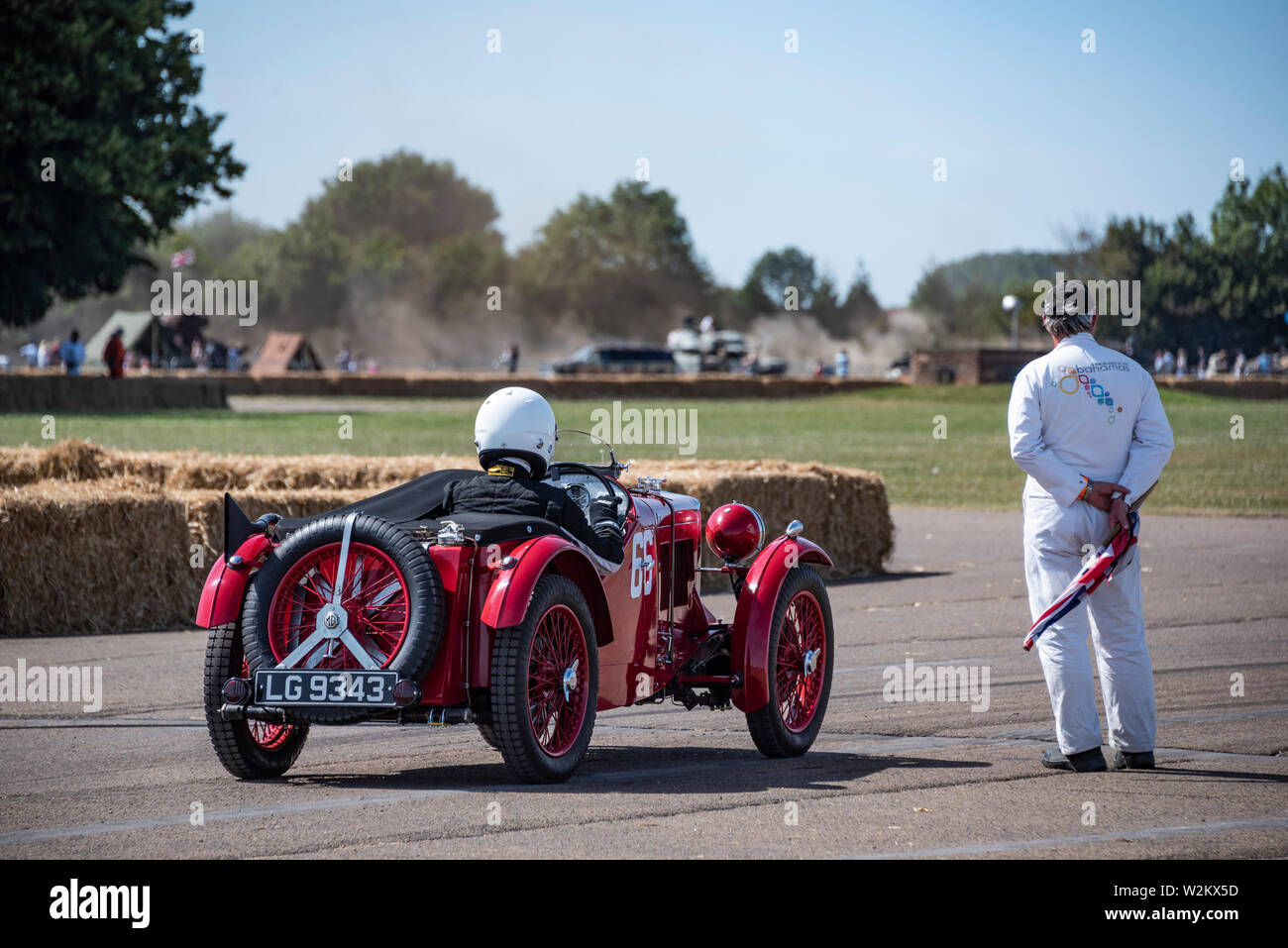 1932 MG J2 Supercharger racing voiture attend pour lancer une exposition à la tour de volant, 2018 Festival du patrimoine de Bicester Banque D'Images