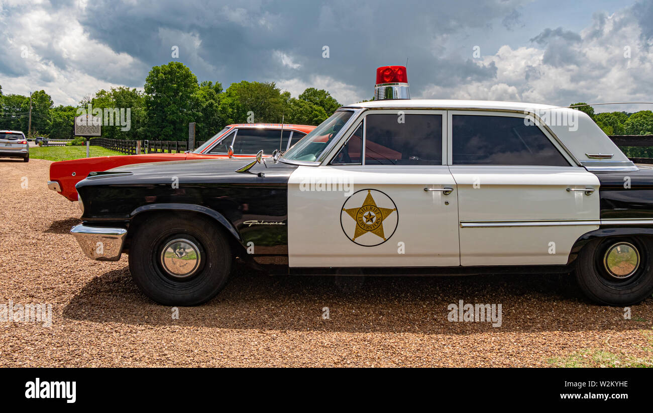 Belle voiture de police classique à Leipers fork dans le Tennessee - LEIPERS FORK, USA - Le 18 juin 2019 Banque D'Images