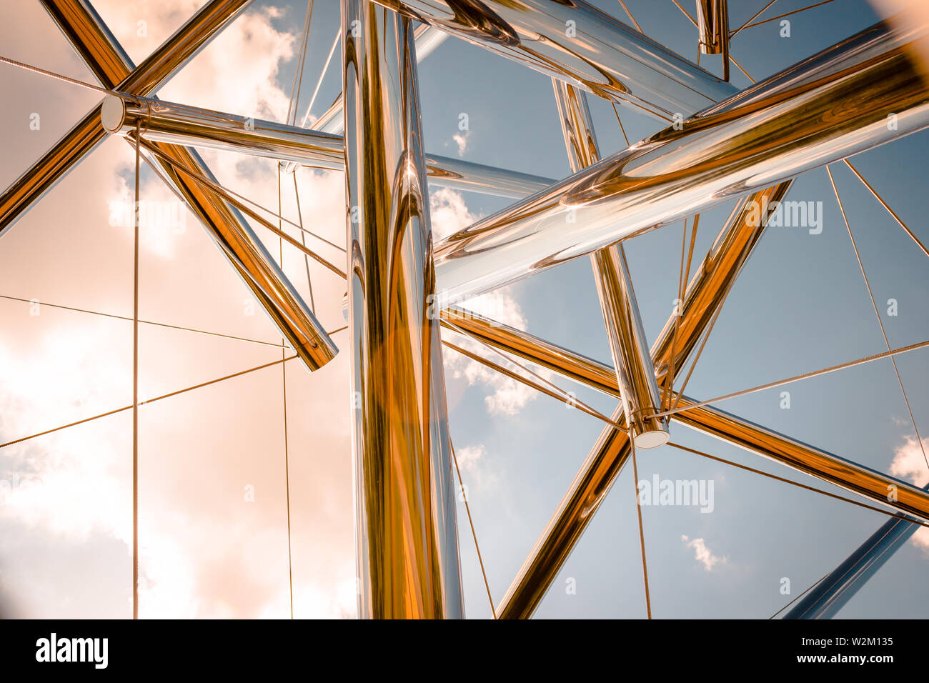 Statue chromé sur l'affichage à l'Frederik Meijer Gardens à Grand Rapids au Michigan Banque D'Images