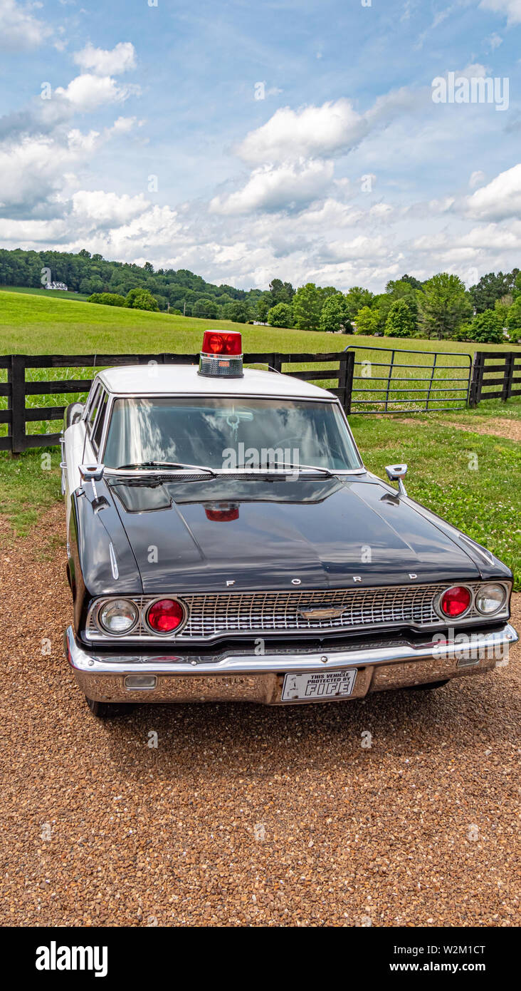 Belle voiture de police classique à Leipers fork dans le Tennessee - LEIPERS FORK, USA - Le 18 juin 2019 Banque D'Images