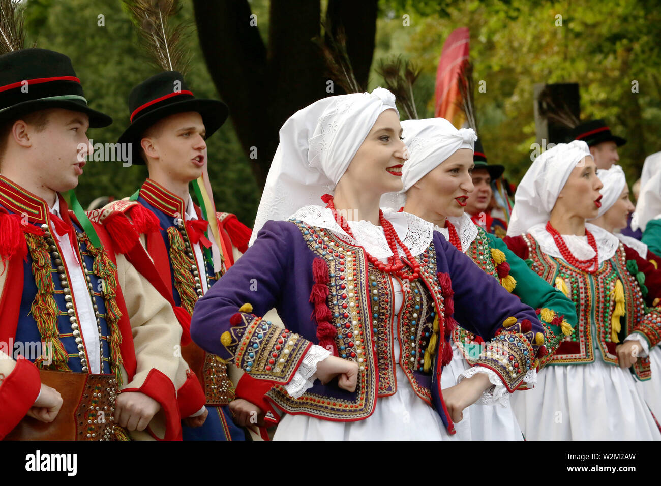 Riga, Lettonie. 09 juillet 2019. Les danseurs folkloriques de la Pologne durant les IX International Folk Dance Festival 'udmalinas" à Riga, Lettonie, le 9 juillet 2019. Le festival de danse qui a eu lieu du 9 au 14 juillet cette année, vise à réunir des danseurs de Lettonie et d'autres pays pour explorer les traditions de danse folklorique. Credit : Edijs Palens/Xinhua/Alamy Live News Banque D'Images