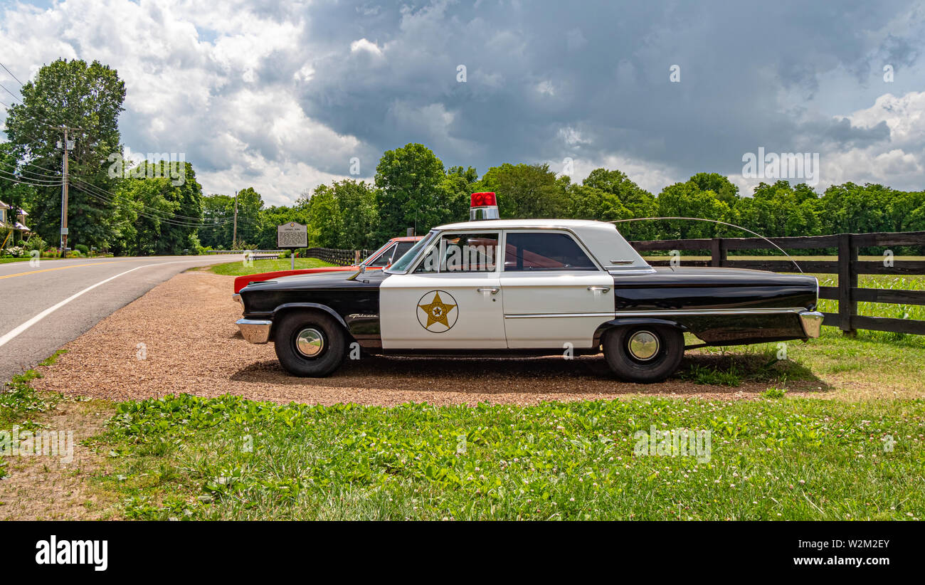 Vieux classique voiture de police à Leipers fork dans le Tennessee - LEIPERS FORK, USA - Le 18 juin 2019 Banque D'Images