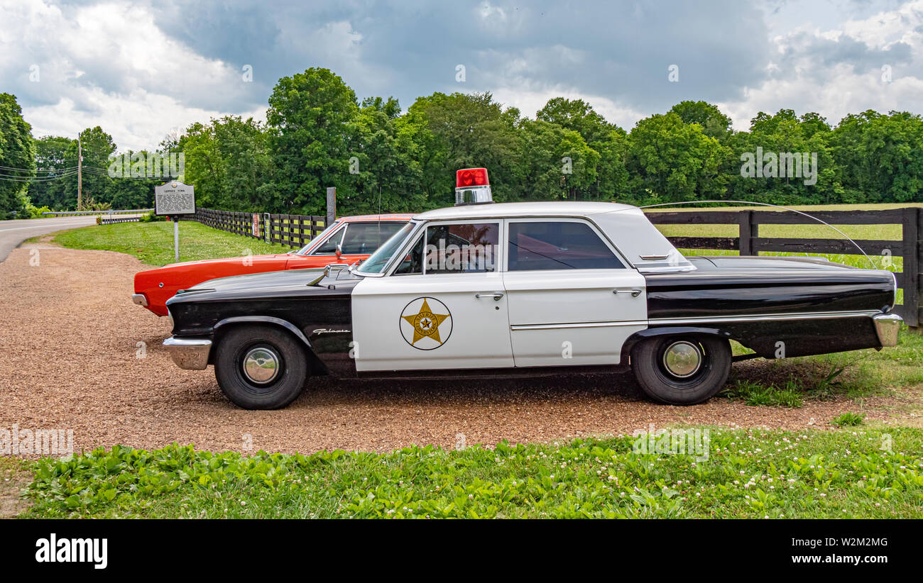 Vieux classique voiture de police à Leipers fork dans le Tennessee - LEIPERS FORK, USA - Le 18 juin 2019 Banque D'Images