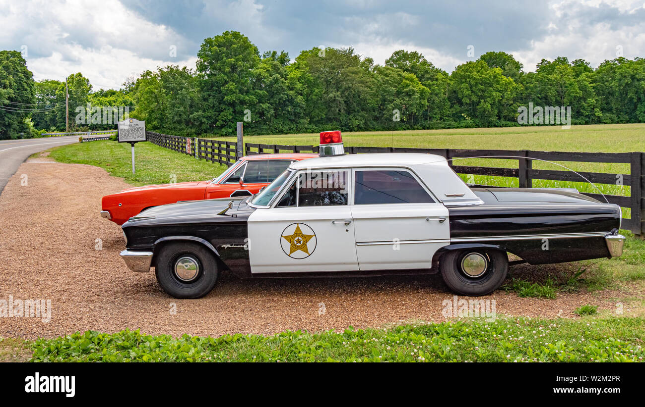 Vieux classique voiture de police à Leipers fork dans le Tennessee - LEIPERS FORK, USA - Le 18 juin 2019 Banque D'Images