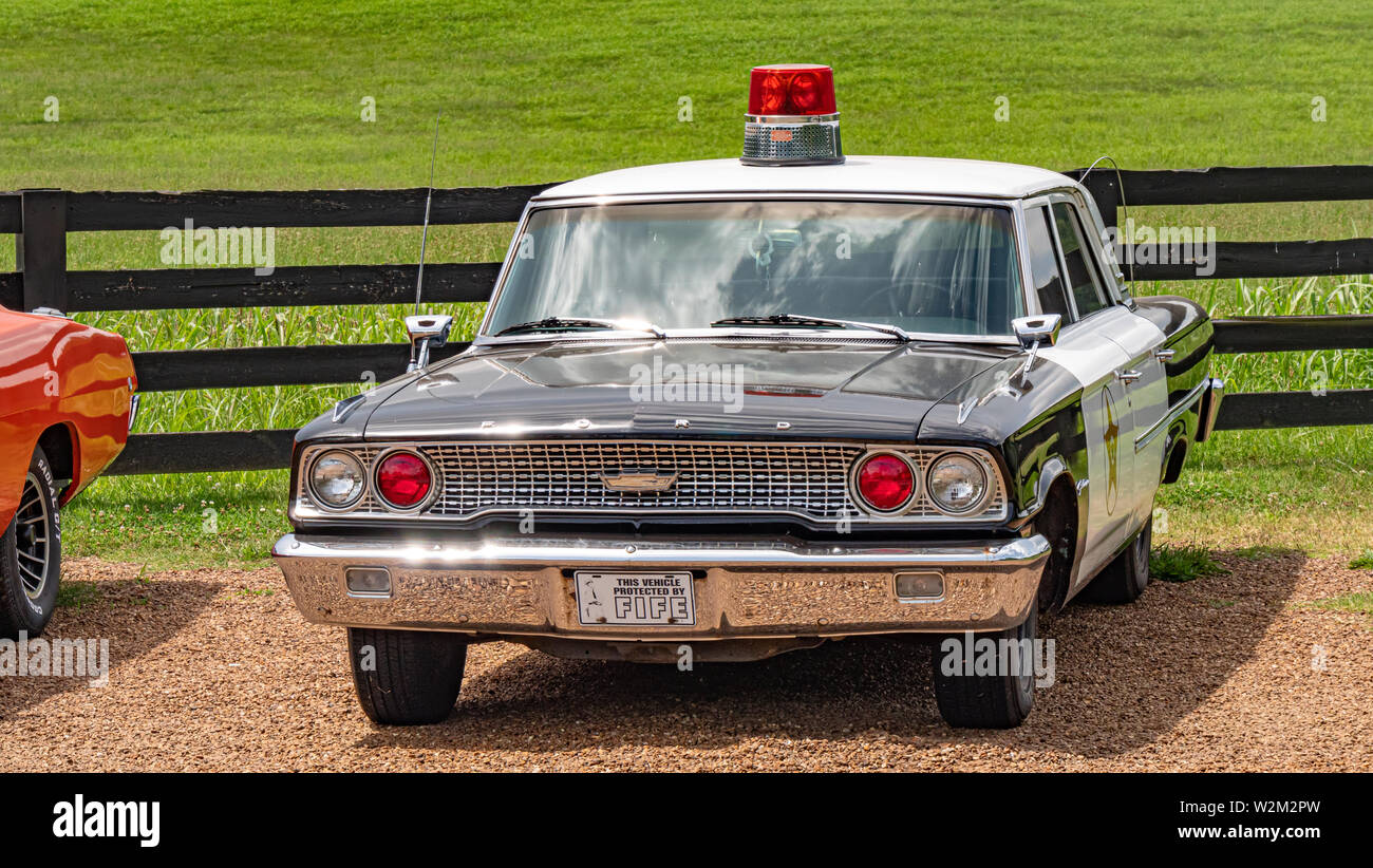 Vieux classique voiture de police à Leipers fork dans le Tennessee - LEIPERS FORK, USA - Le 18 juin 2019 Banque D'Images
