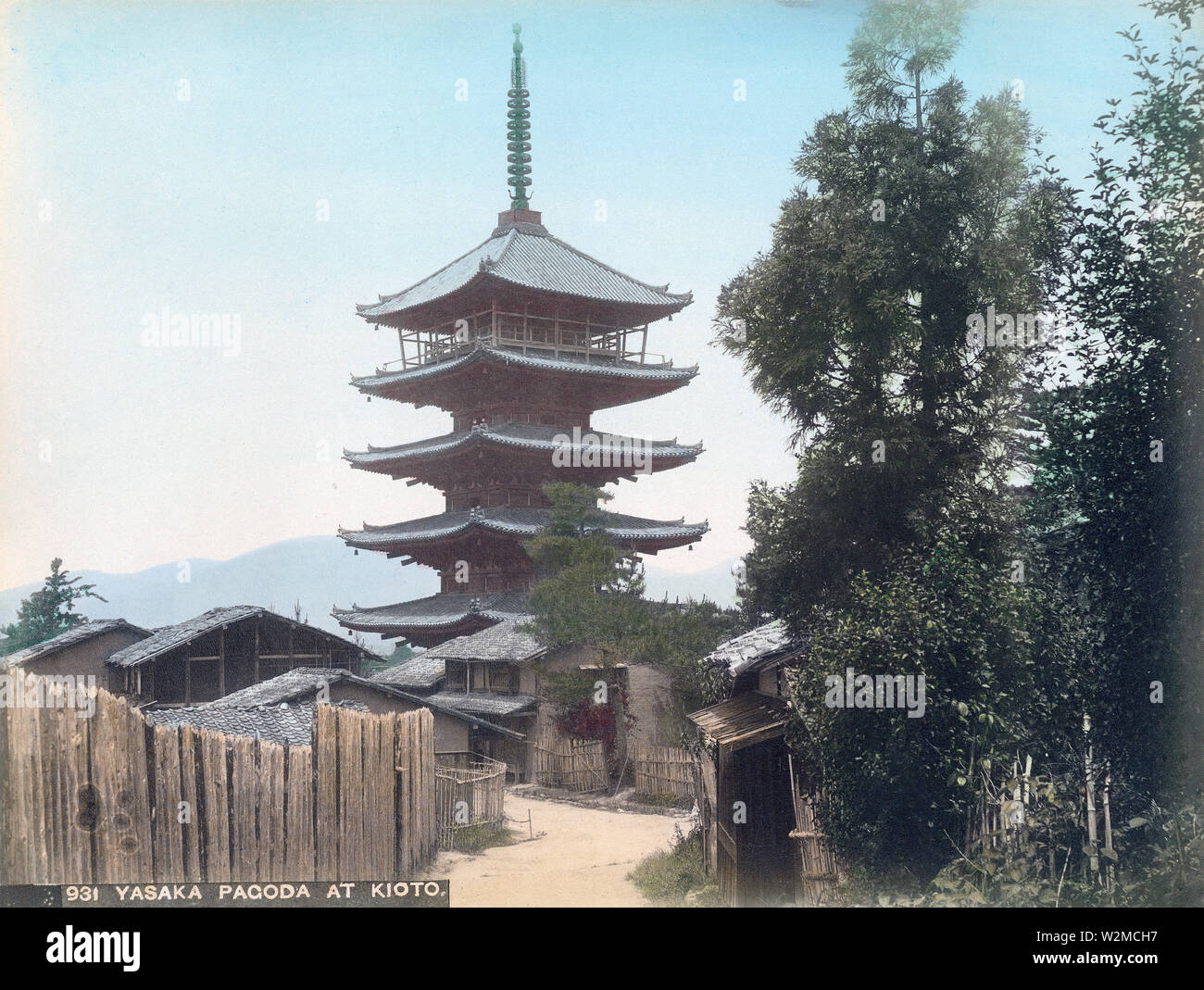 [ 1880 - Japon La Pagode Yasaka à cinq étages, Kyoto ] - cinq étages dans la Pagode Yasaka Higashiyama, Kyoto. 19e siècle vintage albumen photo. Banque D'Images