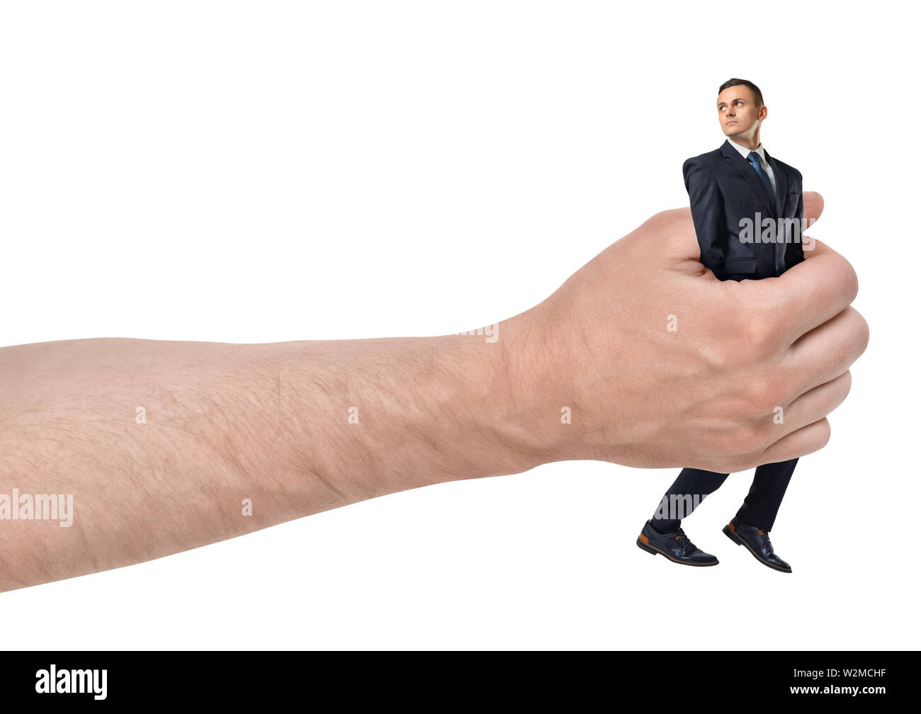 Close-up du côté de big man's hand holding petit commerçant isolé sur fond blanc. Banque D'Images
