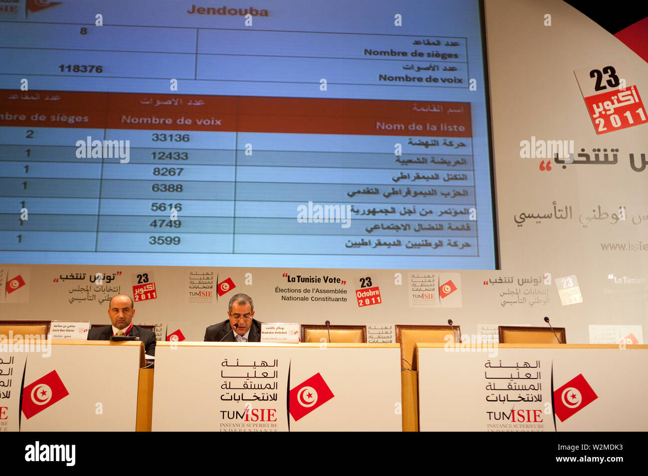 25 octobre 2011 - Tunis, Tunisie - les fonctionnaires à l'ISIE Media Center dans le centre de Tunis a annoncé les résultats préliminaires des élections lors d'une conférence de presse. Crédit photo : Benedicte Desrus Banque D'Images
