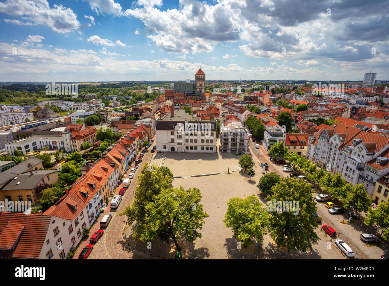 Rostock, Allemagne. Aerial cityscape image de Rostock (Allemagne) au cours de la journée d'été ensoleillée. Banque D'Images