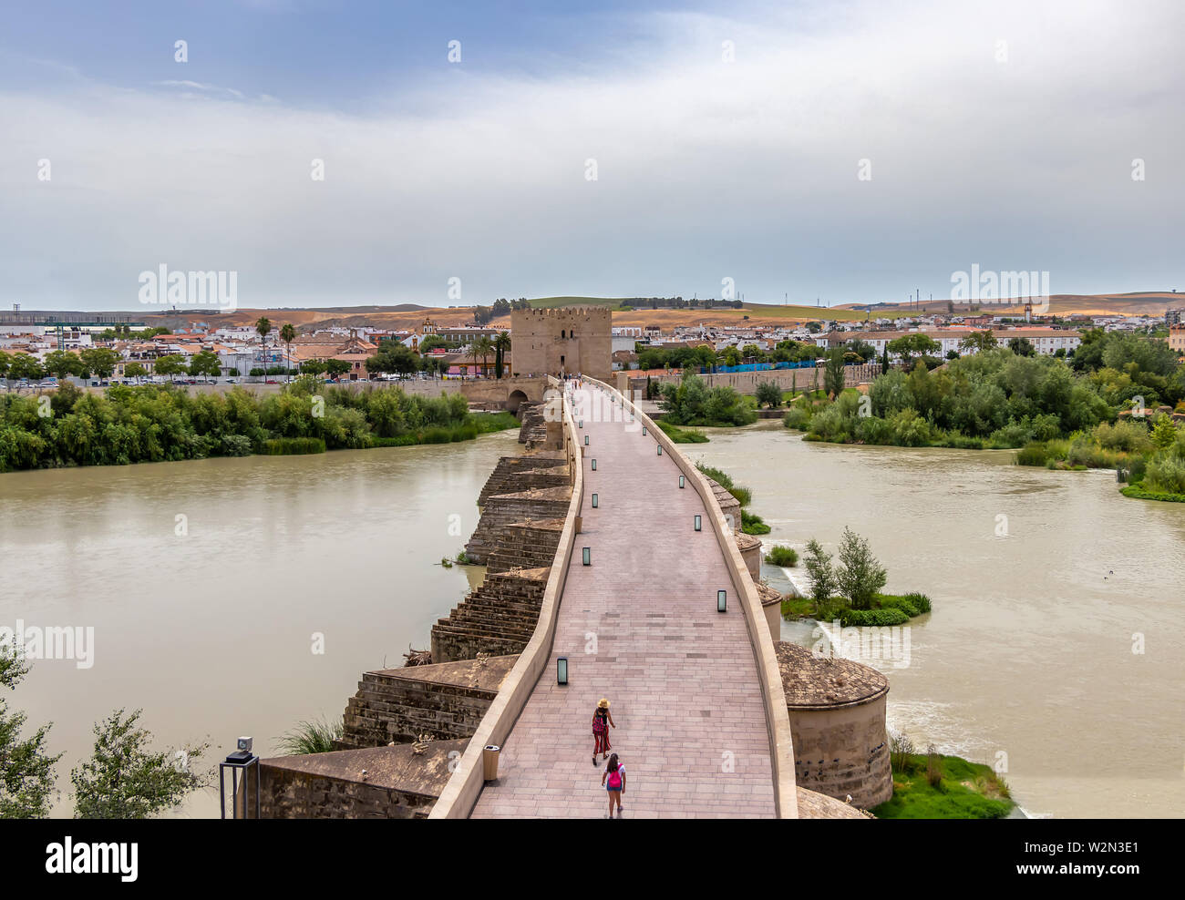 Pont romain avec Callahora Tower (Torre de la Calahorra) à Cordoue, Andalousie, Espagne Banque D'Images
