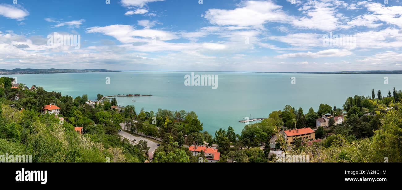 Vue panoramique sur le Lac Balaton à partir de la plate-forme d'observation à l'abbaye de Tihany. Hongrie Banque D'Images