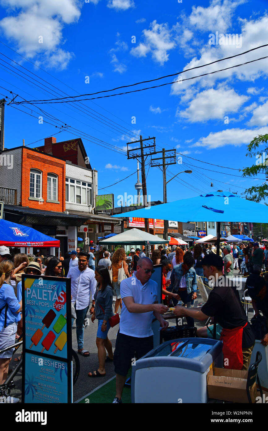 Scène de la zone piétonne de la Kensington Market salon de Toronto, Canada Banque D'Images