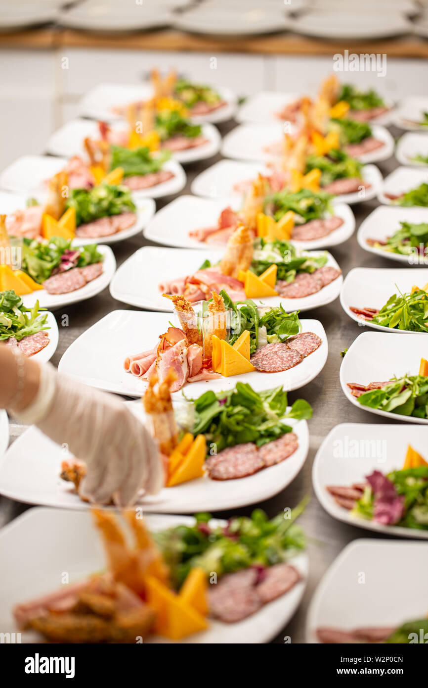 De délicieux verres disposés sur le comptoir de la cuisine Banque D'Images