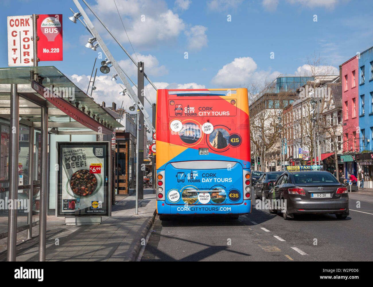 Cork Ciry, Cork, Irlande. Le 06 avril, 2019. Une vue de la Grande Parade où un bus de tournée est en stationnement qui fournit un hop on hop off - visites guidées Banque D'Images