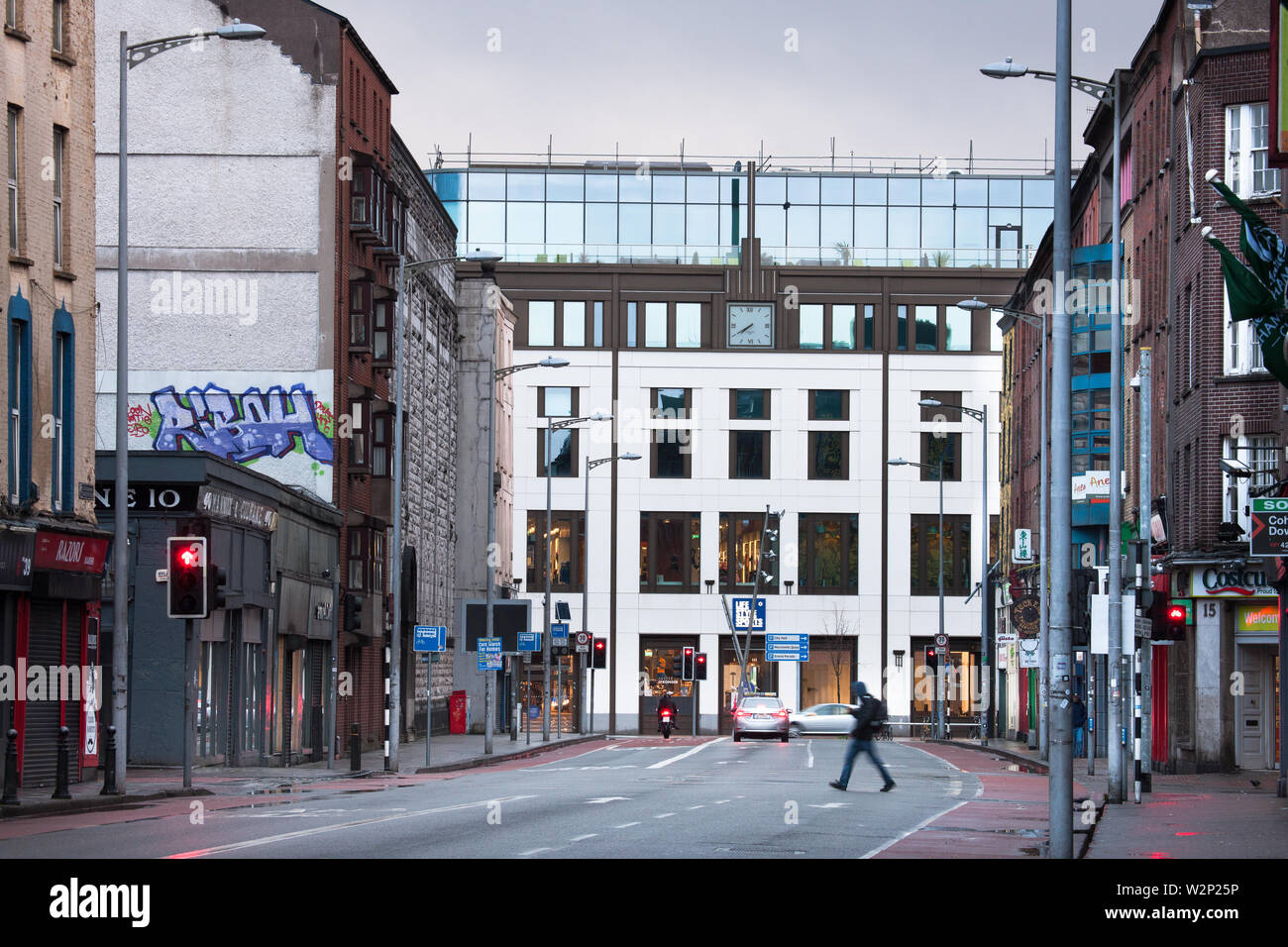 La ville de Cork, Cork, Irlande. Le 06 avril, 2019. Vue à Washington jusqu'à la rue new Capitol Building sur Grand Parade dans la ville de Cork, Irlande. Banque D'Images