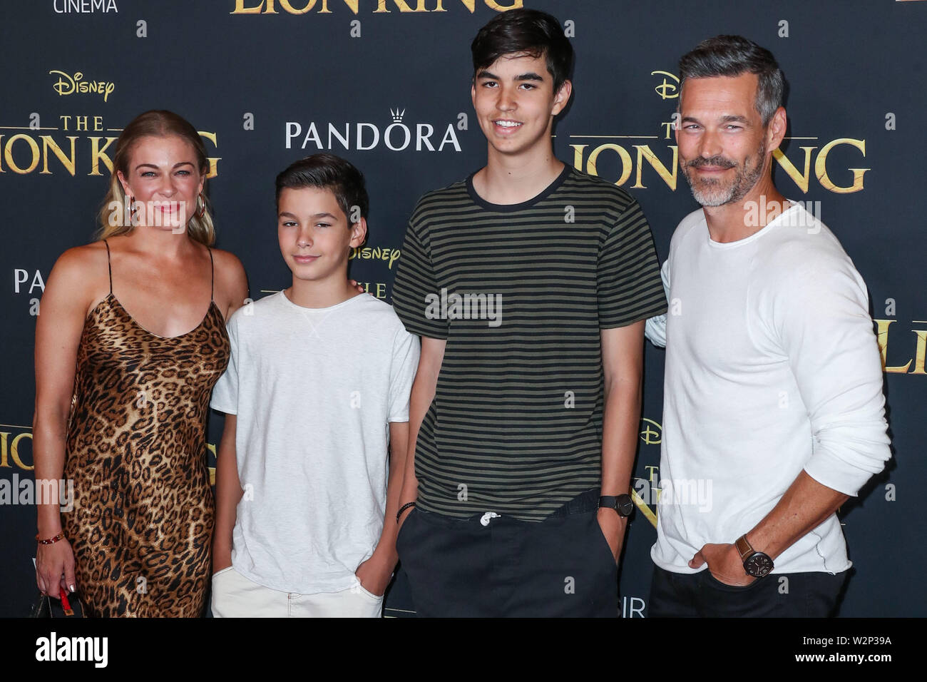 Hollywood, États-Unis. 09 juillet, 2019. HOLLYWOOD, LOS ANGELES, CALIFORNIE, USA - 09 juillet : LeAnn Rimes, Jake Austin Cibrian, Mason Edward Cibrian Eddie Cibrian et arriver à la première mondiale du Disney's 'Le Roi Lion' qui s'est tenue à l'Kodak Theater le 9 juillet 2019 à Hollywood, Los Angeles, Californie, États-Unis. (Photo par Xavier Collin/Image Crédit : Agence de Presse) L'agence de presse Image/Alamy Live News Banque D'Images