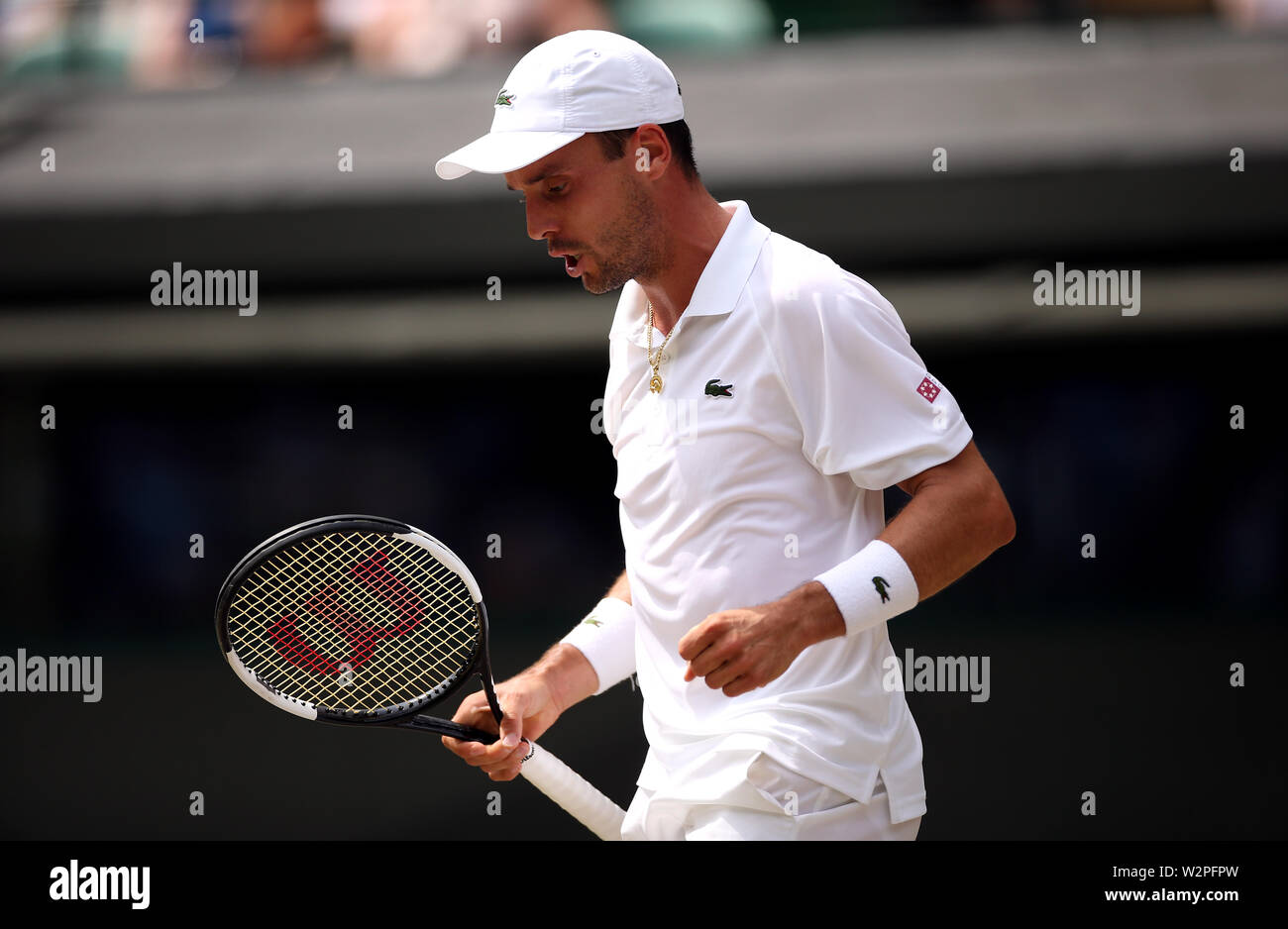 Roberto Bautista Agut célèbre au cours de sa correspondance avec le neuvième jour de la Wimbledon à l'All England Lawn Tennis et croquet Club, Wimbledon. Banque D'Images