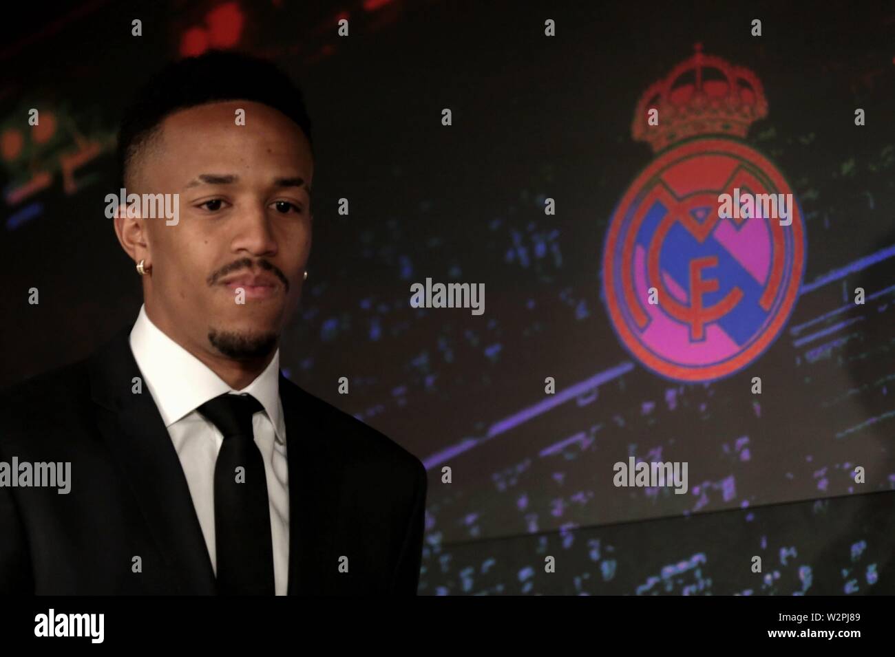 Madrid, Espagne. 10 juillet, 2019. Madrid, Espagne ; 10/07/2019.Eder Militao nouveau joueur du Real Madrid, conférence de presse à Santiago Bernabeu Stadium. Credit : Juan Carlos Rojas/Photo Alliance | utilisée dans le monde entier/dpa/Alamy Live News Banque D'Images