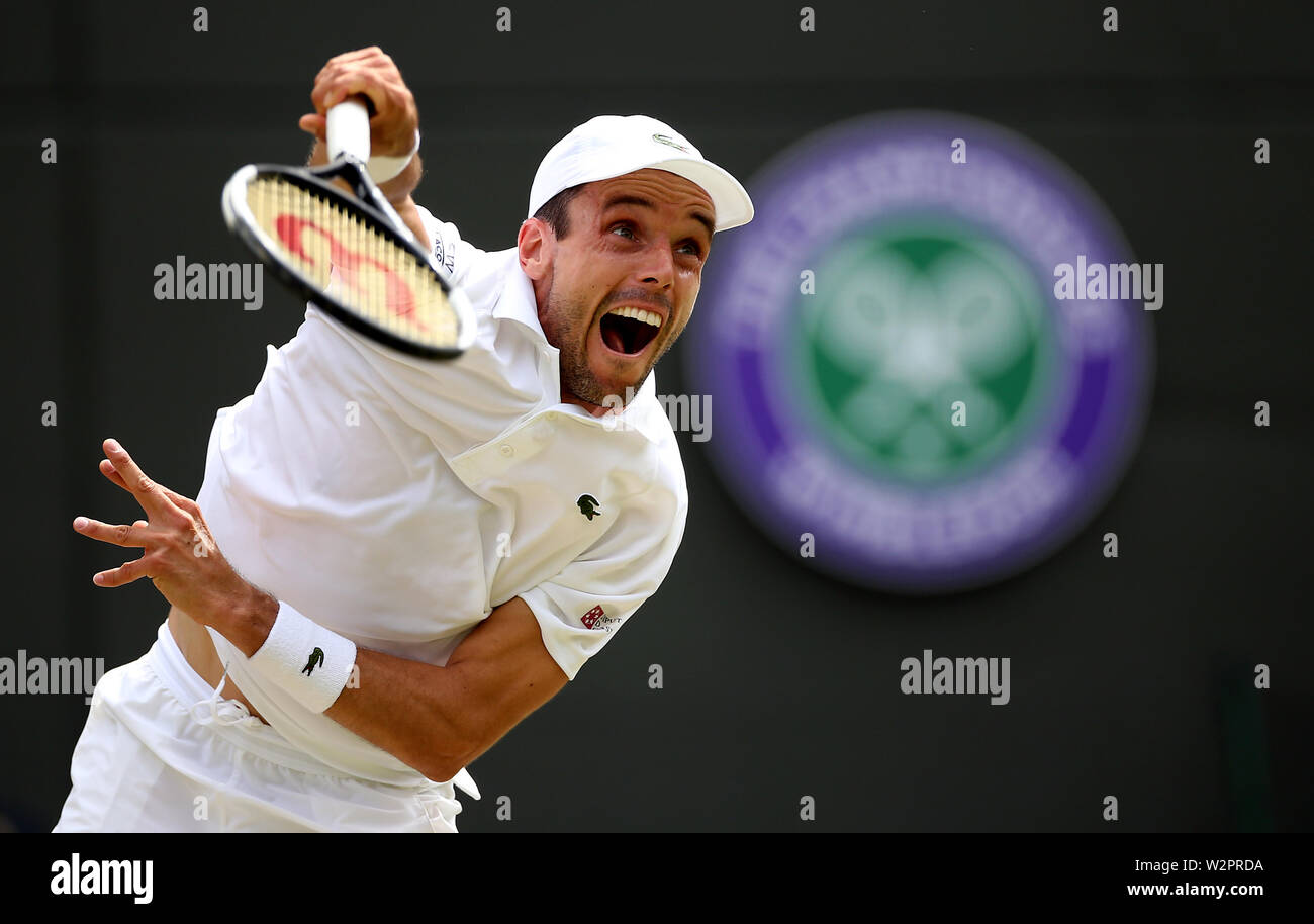 Roberto Bautista Agut en action au jour 9 des championnats de Wimbledon à l'All England Lawn Tennis et croquet Club, Wimbledon. Banque D'Images
