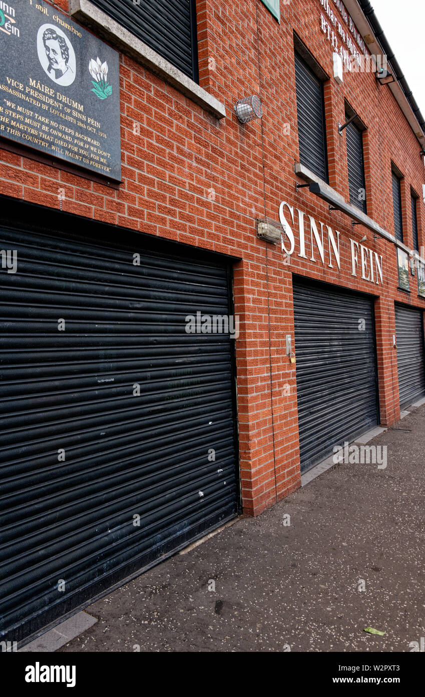 Falls Road, Belfast. Le Sinn Fein parti politique siège social. Banque D'Images