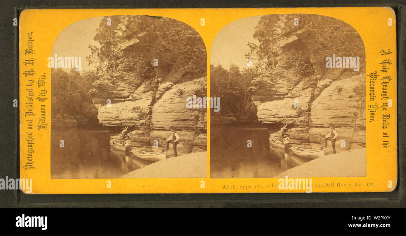 À l'extrémité supérieure du long bar en face de la maison de Dell, par Bennett, H H (Henry Hamilton), 1843-1908 Banque D'Images