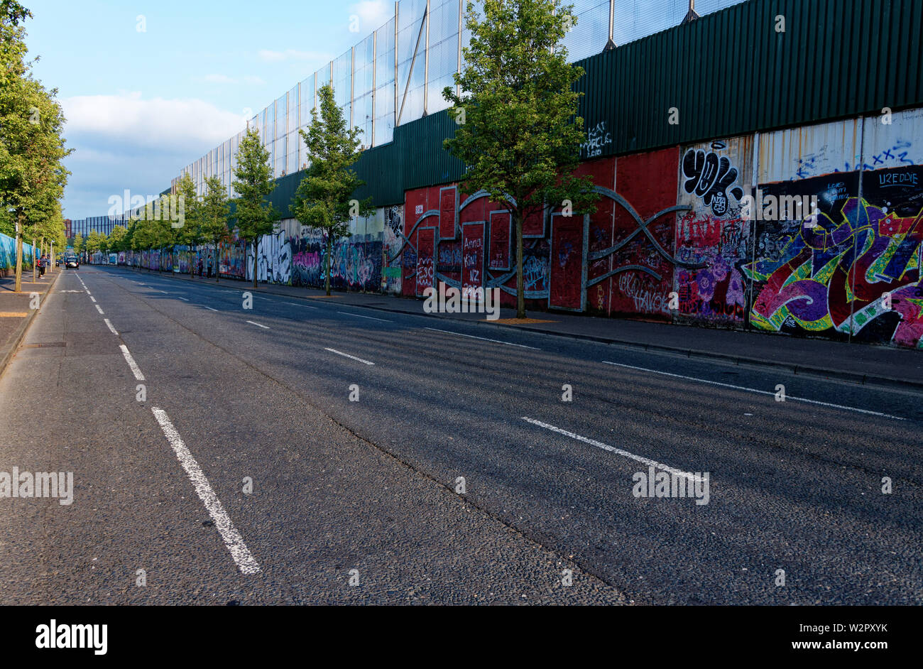 La paix Wall,Cupar Way,l'Ouest de Belfast, Irlande du Nord, Royaume-Uni Banque D'Images