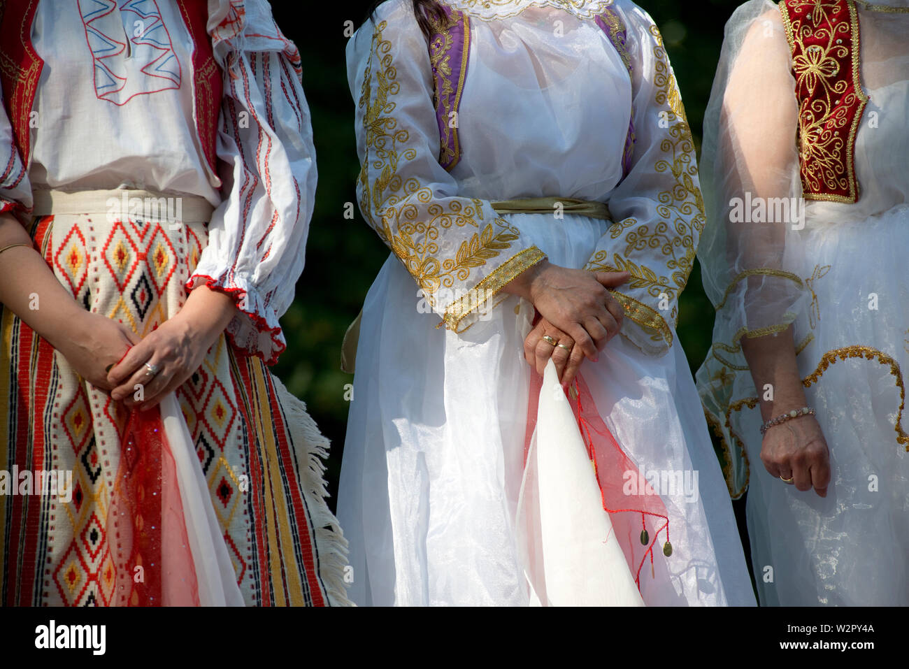 L'Italie, Lombardie, Crema, Festival des peuples, de l'Albanie danseurs portant Costume National Banque D'Images