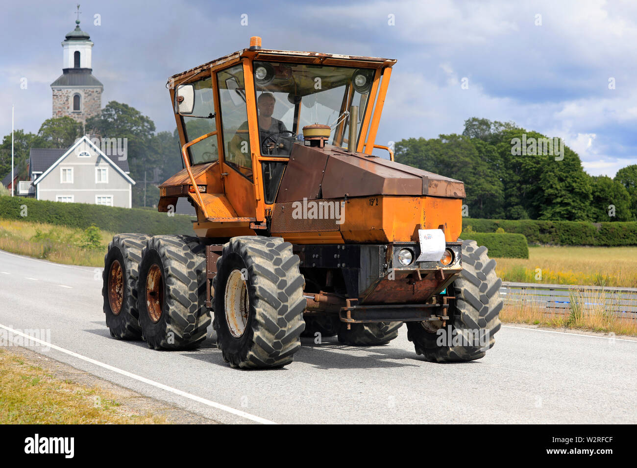 Kama & Mac Gregor, en Finlande. Le 6 juillet 2019. 6 unique roues tracteur Valmet 1502 fabriqués, 1975-1980 par Valmet finlandais Tractorkavalkad sur Kama & Mac Gregor, Parade du tracteur. Banque D'Images