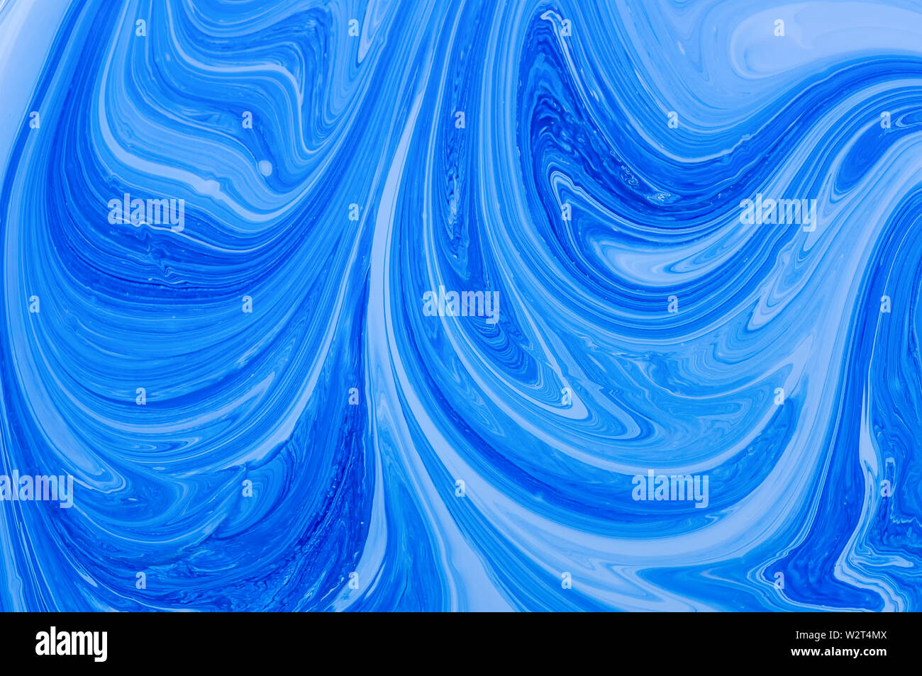 Résumé fond bleu avec en motif. En acrylique liquide la texture. À l'acrylique blanc et bleu. Banque D'Images