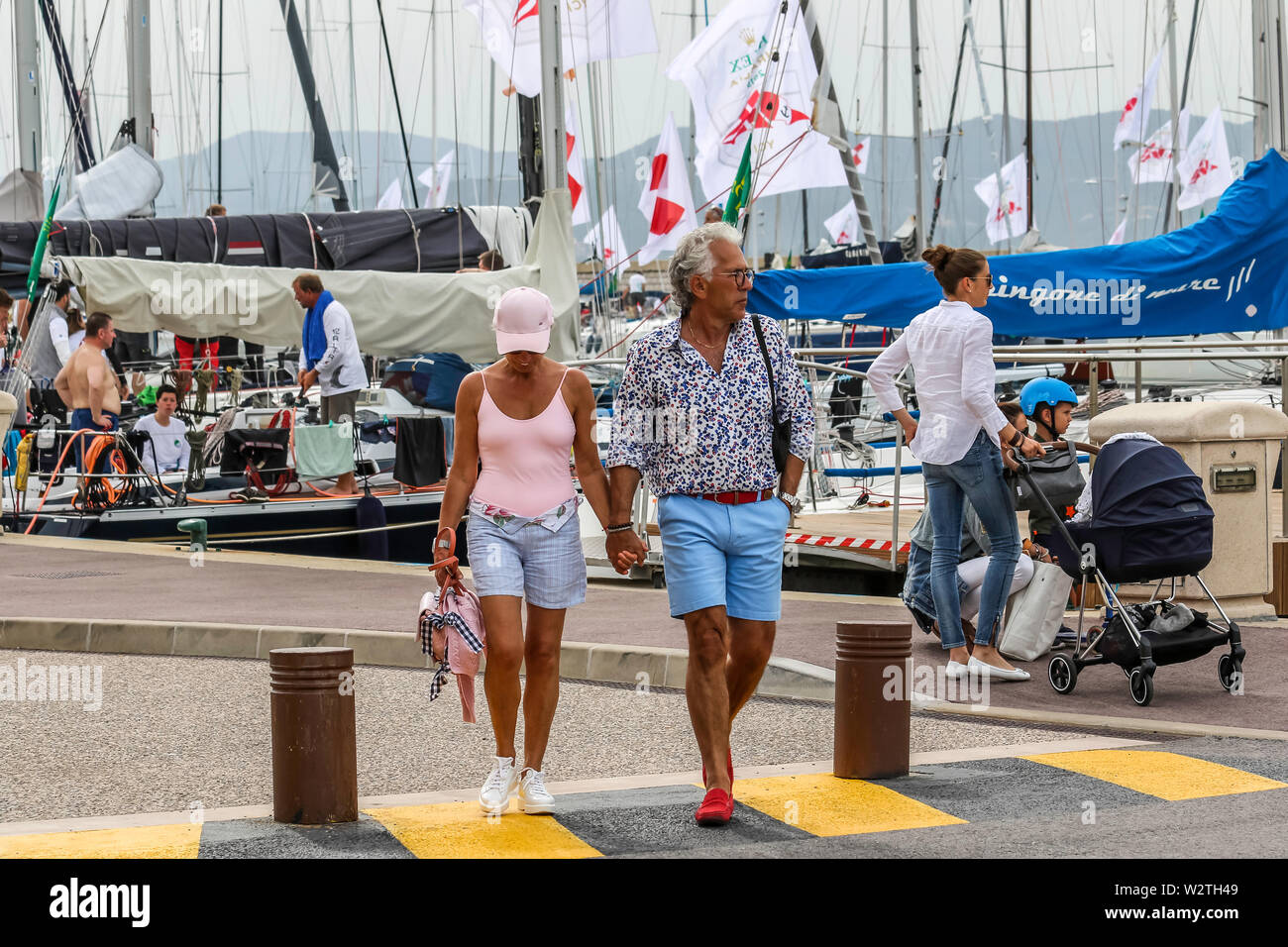 Saint Tropez Fashion Style Life 19 Dior Eden Park Port De Saint Tropez France Street Photography 9 Juin 19 H16 43 Photo Stock Alamy