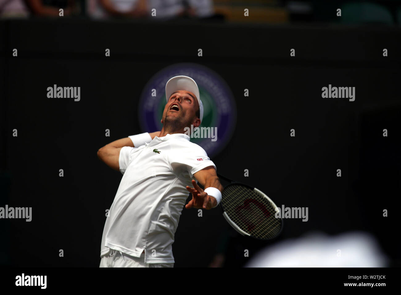 Wimbledon, Royaume-Uni. 10 juillet, 2019. Roberto Bautista Agut d'Espagne en poste au cours de l'son quart de match contre Guido Pella de l'Argentine à Wimbledon aujourd'hui. Bautista Agut a gagné en quatre sets à l'avance pour les demi-finales. Crédit : Adam Stoltman/Alamy Live News Banque D'Images