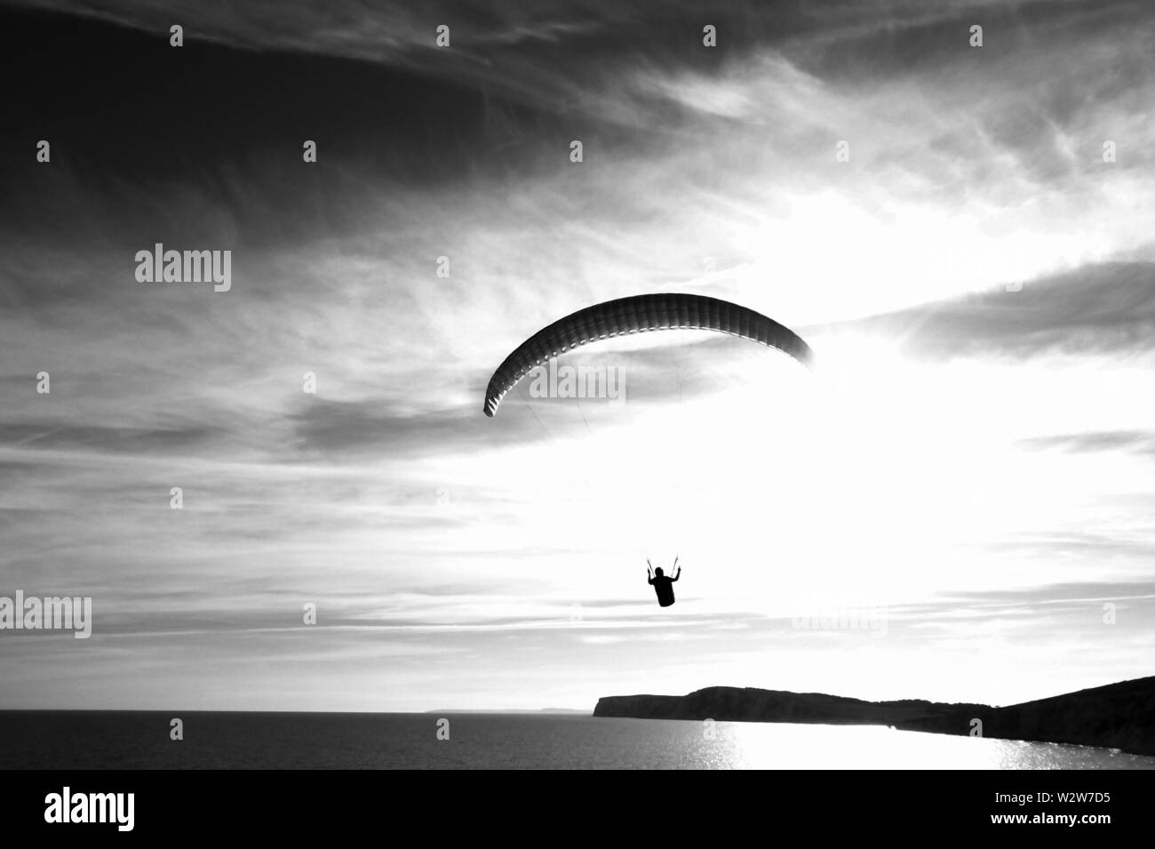 Deltaplane sur Compton Bay falaise à Compton Chine sur l'île de Wight Banque D'Images