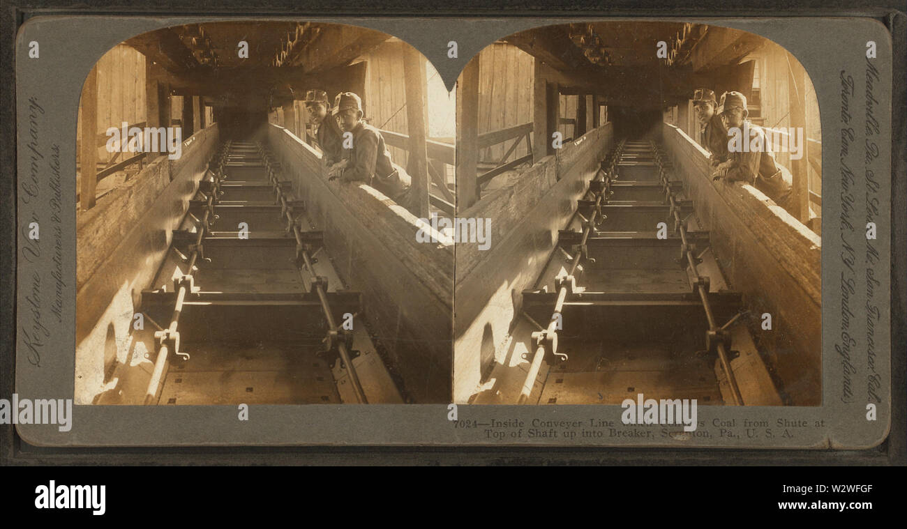 À l'intérieur de la ligne de convoyage qui transmet du charbon de shute au haut de l'arbre jusqu'au disjoncteur, Scranton, PA, USA, à partir de Robert N Dennis collection de vues stéréoscopiques 2 Banque D'Images
