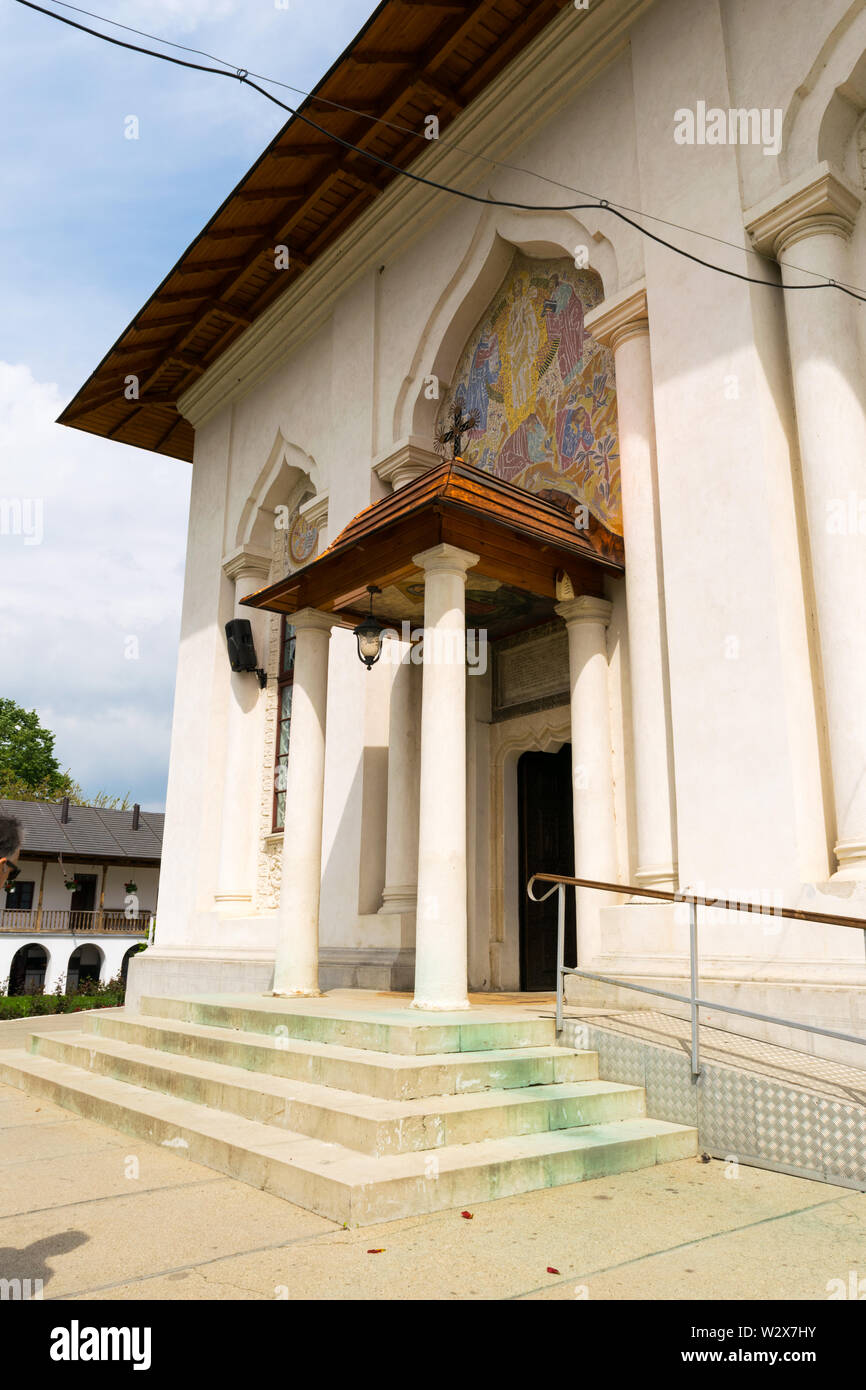 Ilfov, près de Bucarest, Roumanie - 30 Avril 2019 : Entrée de monastère Cernica orthodoxe. Banque D'Images