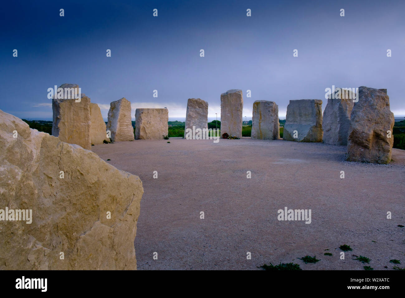 Menhirs modernes Heights Portland Portland Dorset Angleterre Banque D'Images