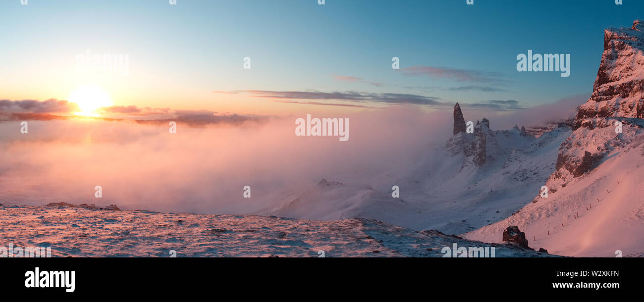 Au lever du soleil d'hiver le vieil homme de Storr, île de Skye Banque D'Images