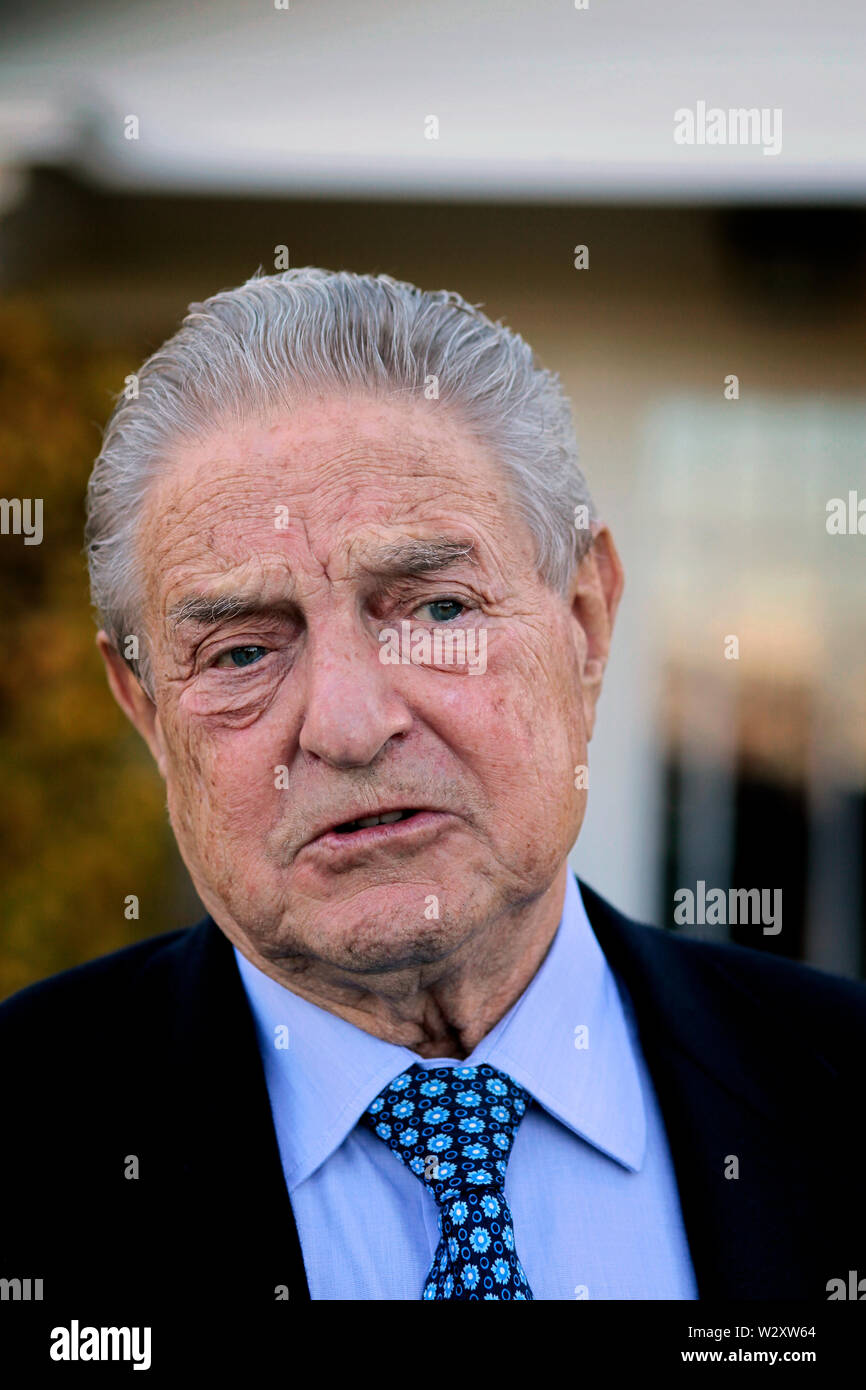 Hungarian-American investisseur et philanthrope George Soros devant son domicile à New York à Katonah. Banque D'Images