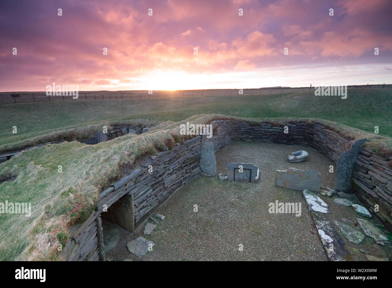 Knap de Howar maison Néolithique au lever du soleil, îles Orkney Banque D'Images