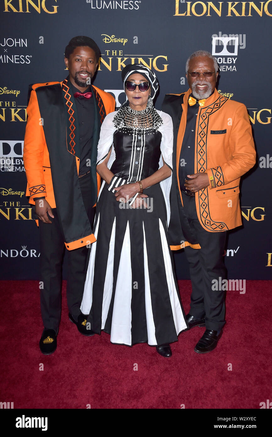 Atandwa Kani Avec Parents Et Mandi John Kani Lors De La Premi re atandwa-kani-avec-parents-et-mandi-john-kani-lors-de-la-premi-re