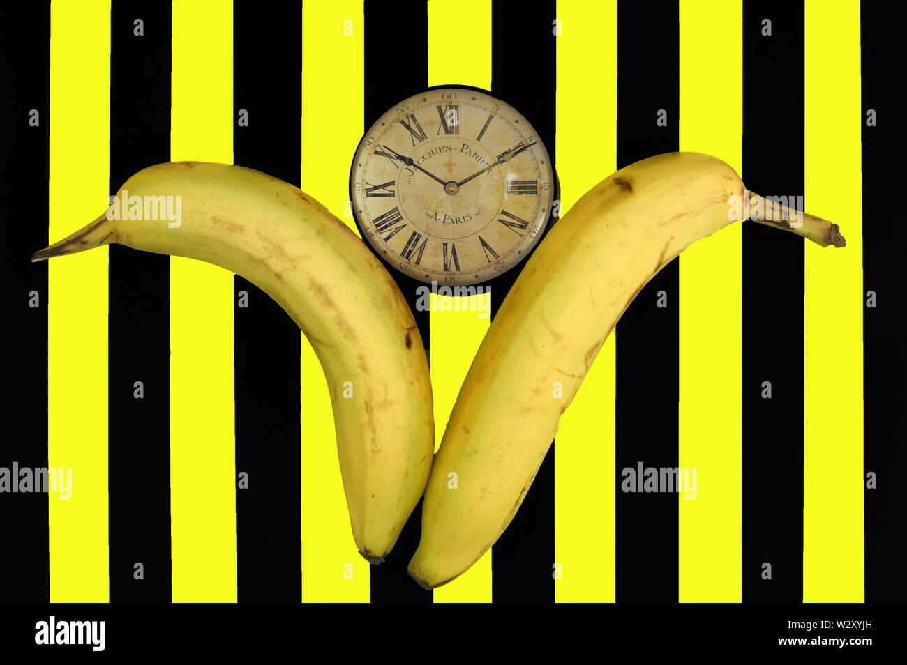 Creative Banane/Réveil design sur la suppression des bandes noires et jaunes Banque D'Images