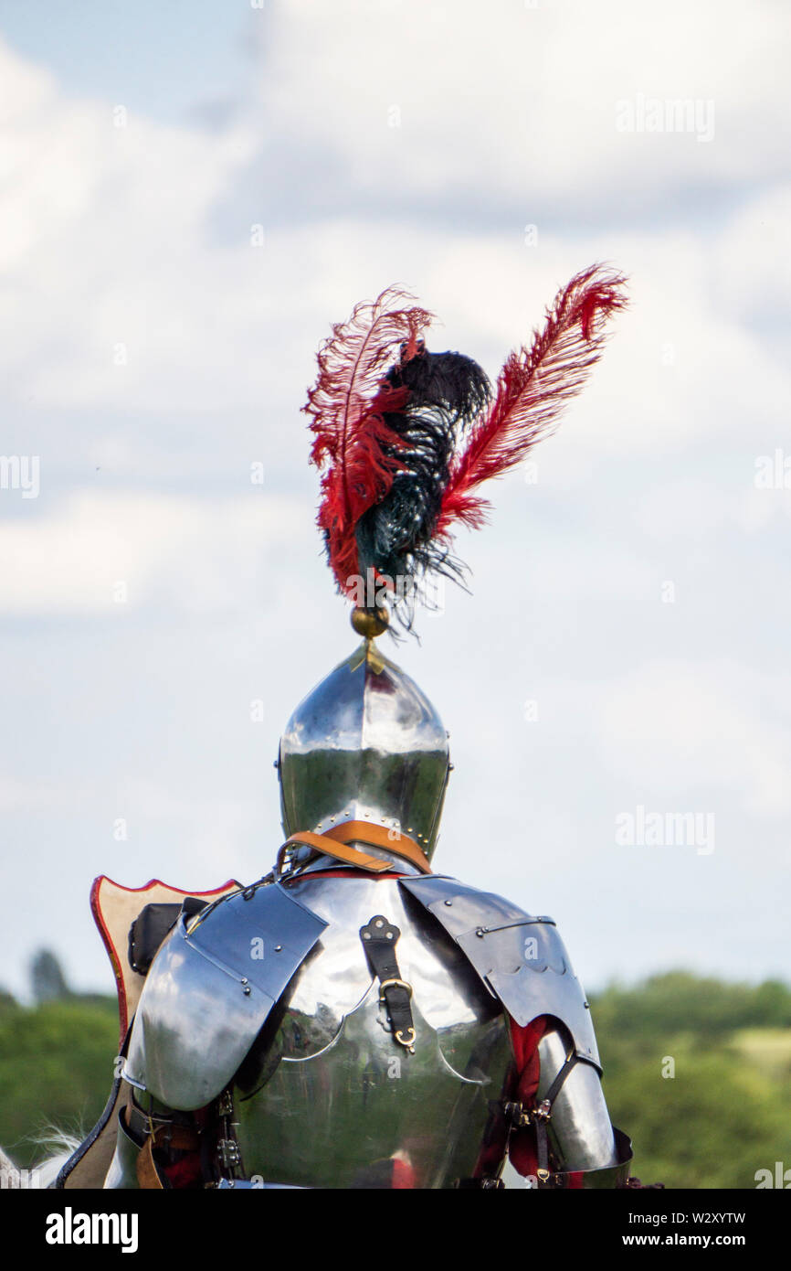 Un brave chevalier médiéval wering un casque Banque D'Images