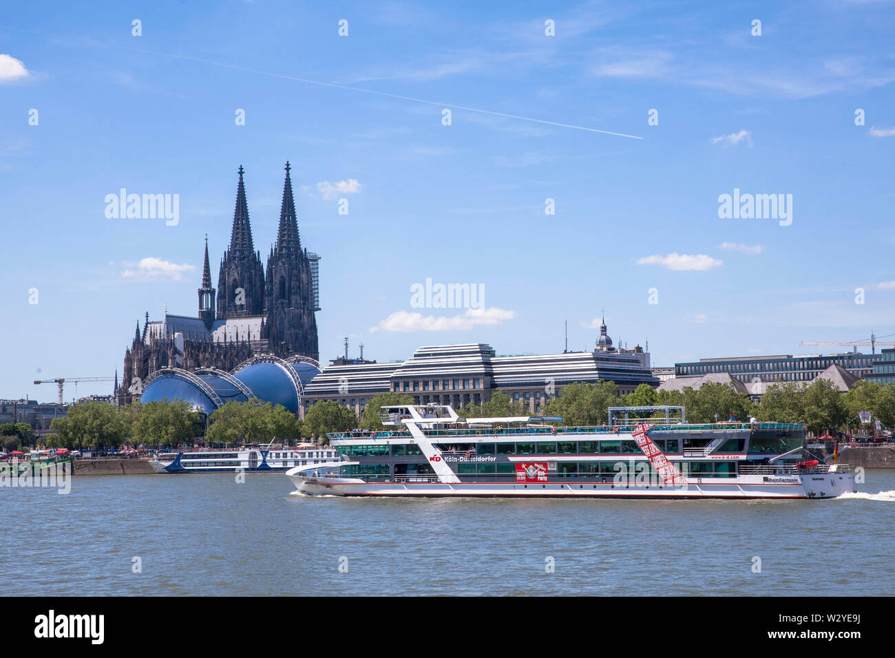 La cathédrale gothique, excursionships sur le Rhin, Cologne, Allemagne. der Dom, Ausflugsschiff auf dem Rhein, Koeln, Deutschland. Banque D'Images