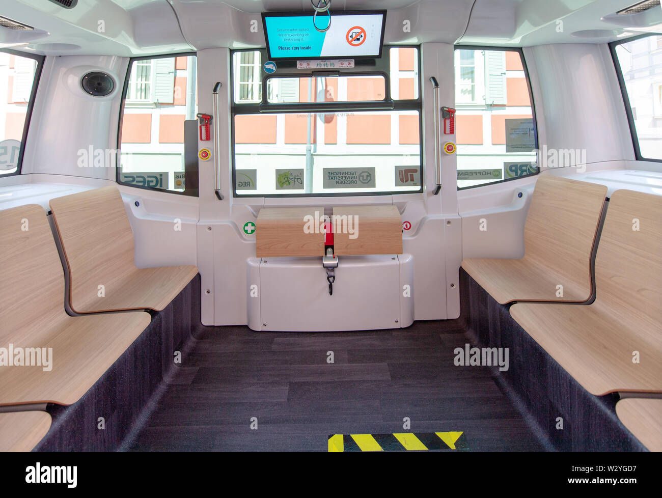 Berlin, Allemagne. 11 juillet, 2019. Vue de l'intérieur de l'Easy KM ez10 minibus, prise lors d'une conférence de presse sur la piste d'essai. Le bus électrique dispose de six places et est jusqu'à 15 kilomètres à l'heure rapide. Selon la Société de développement régional de l'Amérique du Brandebourg (REG), il arrivera à la première arrête de la ville lundi prochain. Credit : Monika Skolimowska/dpa-Zentralbild/ZB/dpa/Alamy Live News Banque D'Images