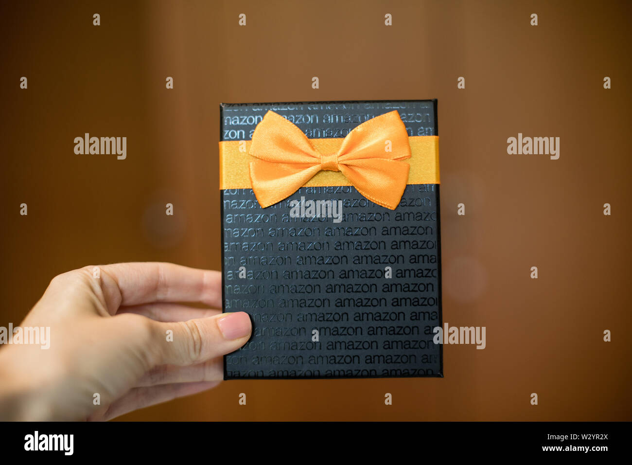 Washington, D.C. / USA - 10 juillet 2019 : une carte-cadeau de 50 $ Amazon  permet au bénéficiaire d'acheter des éléments de l'Amazon.com site web  Photo Stock - Alamy