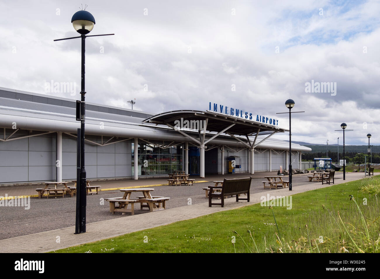 L'extérieur de l'aéroport d'Inverness terminal/entrée. Invernes, Inverness-shire, Highland, Scotland, UK, Grande-Bretagne Banque D'Images