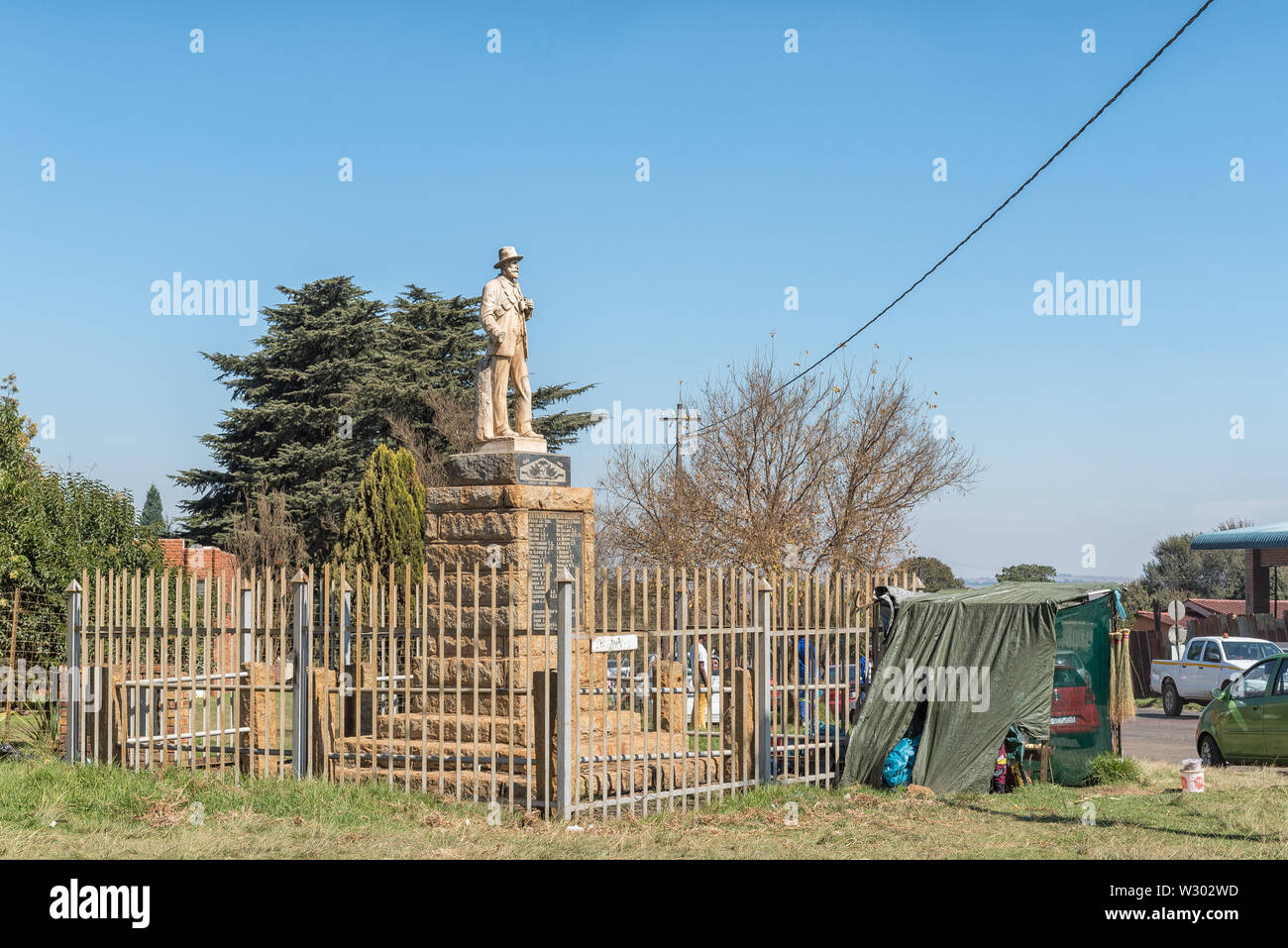 CAROLINA, AFRIQUE DU SUD - 2 mai 2019 : Second Boer War Memorial, en Caroline du Nord, dans la province du Mpumalanga. Une activité informelle est visible Banque D'Images