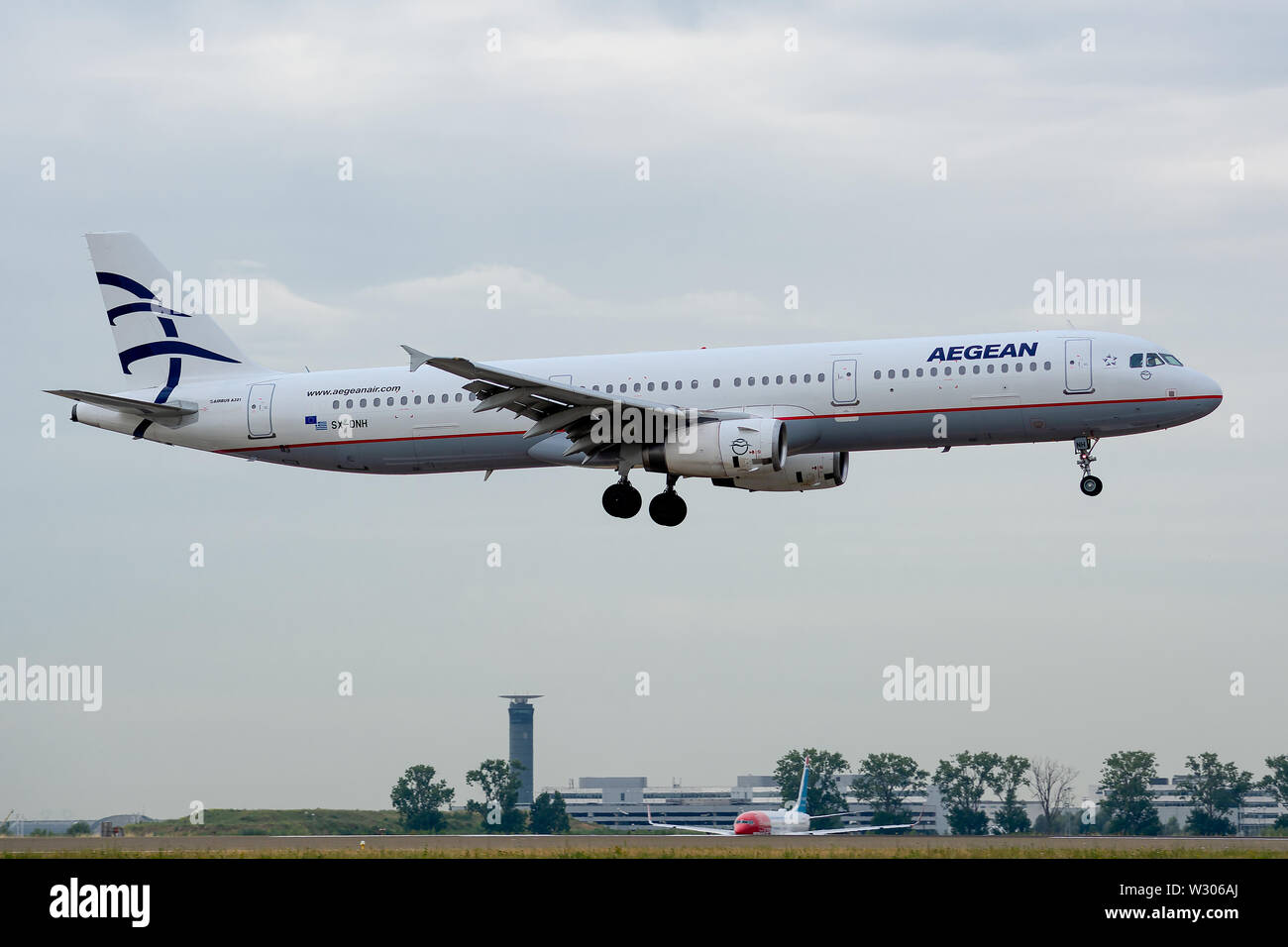 SX-WRIGGLES, le 11 juillet 2019, l'Airbus A321-231-3546 atterrissage à l'aéroport Paris Roissy Charles de Gaulle après Aegean Airlines A3610 Vol d'Athènes Banque D'Images