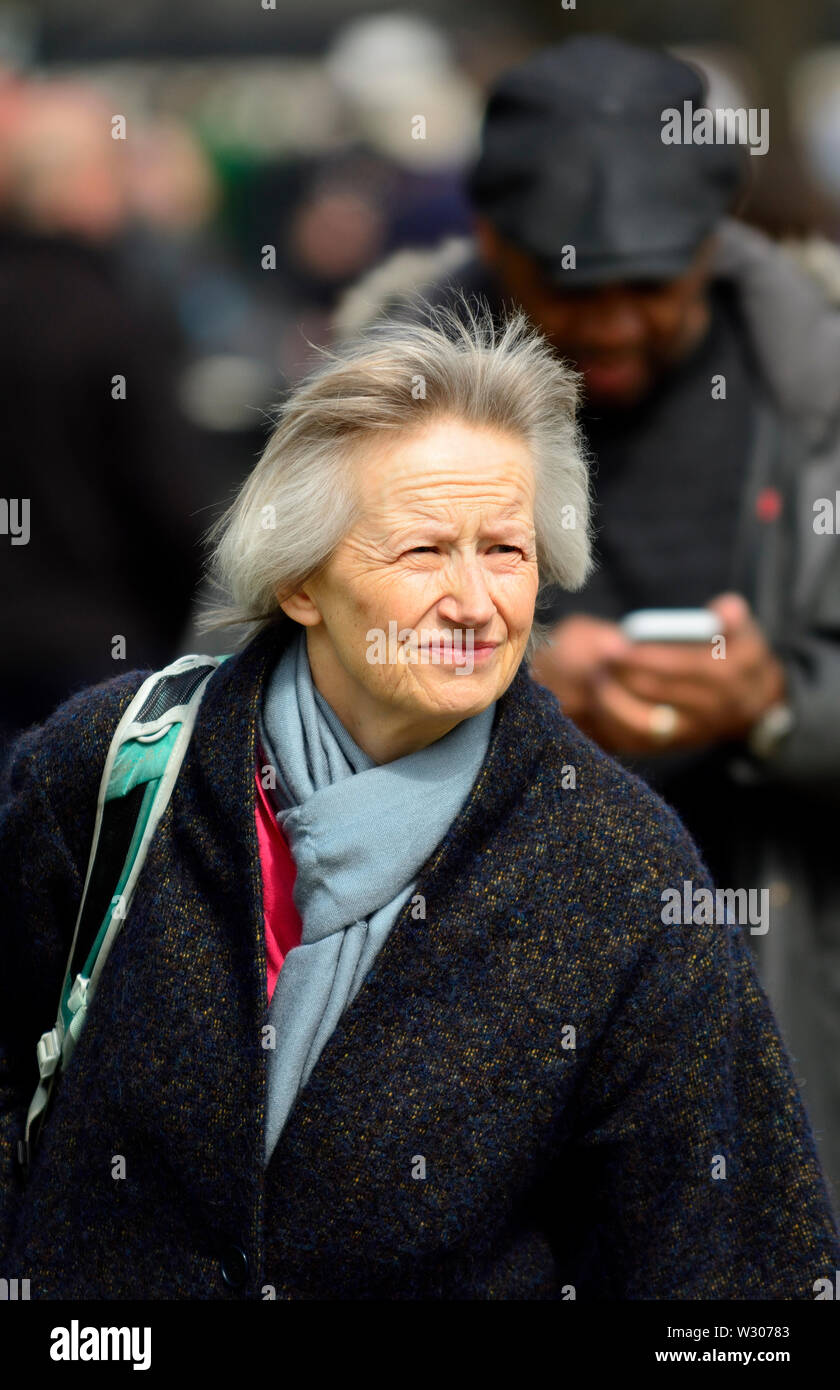 Yves Coirault - Directeur du programme, l'Institut de gouvernement / ancien haut fonctionnaire - sur College Green, Westminster, London Avril 2019 Banque D'Images