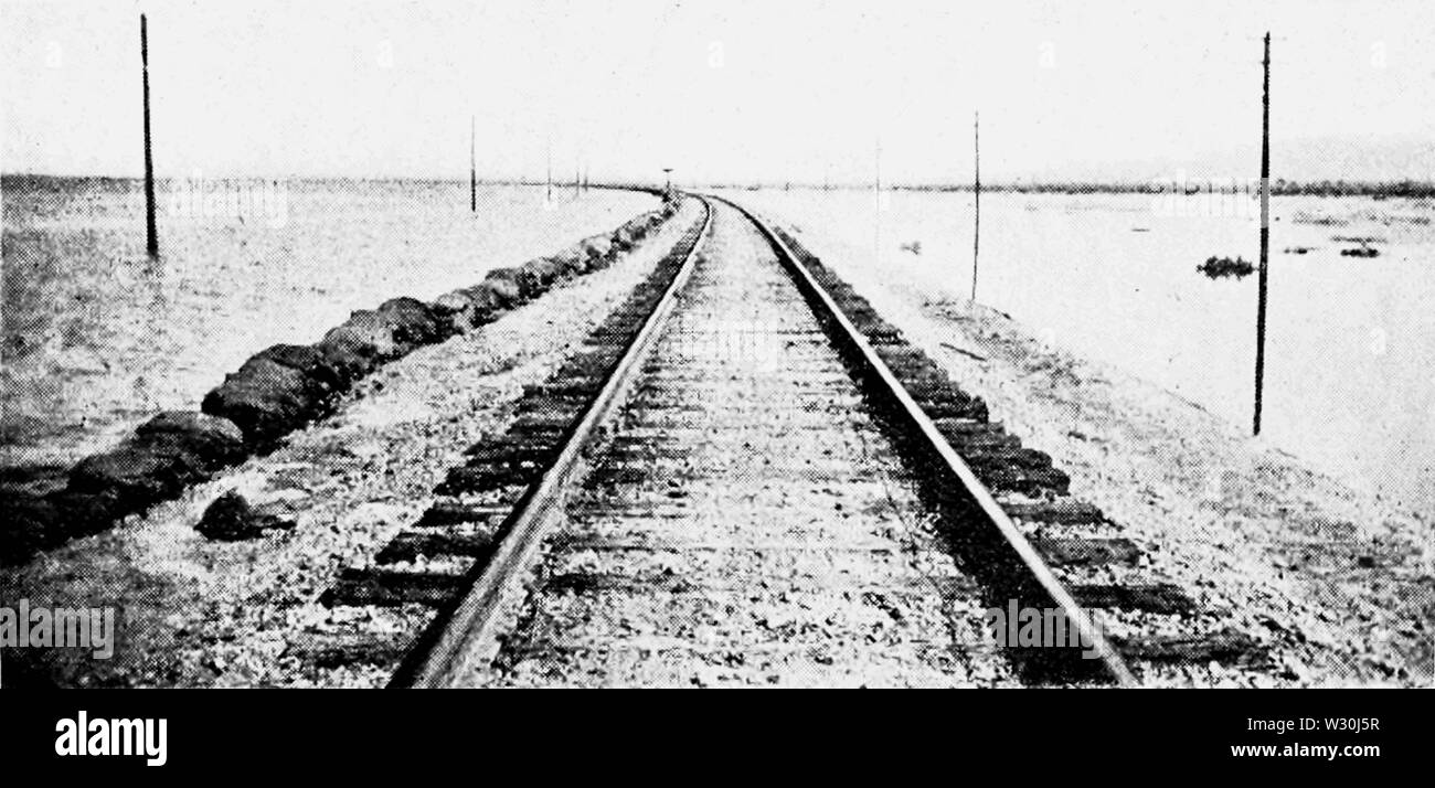 PSM V70 D016 sacs de sable le long de la voie à l'ouest de l'établissement s p 16 juil 1905 Banque D'Images