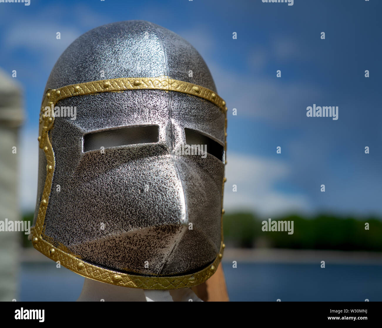 Masque de fer médiéval d'un chevalier, l'histoire européenne Banque D'Images